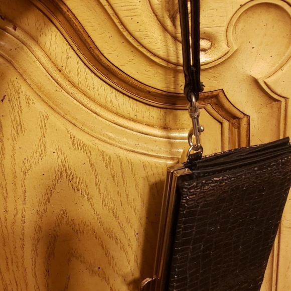 (2 Purses Le Chateau black wristlet & Black wallet - Picture 7 of 8